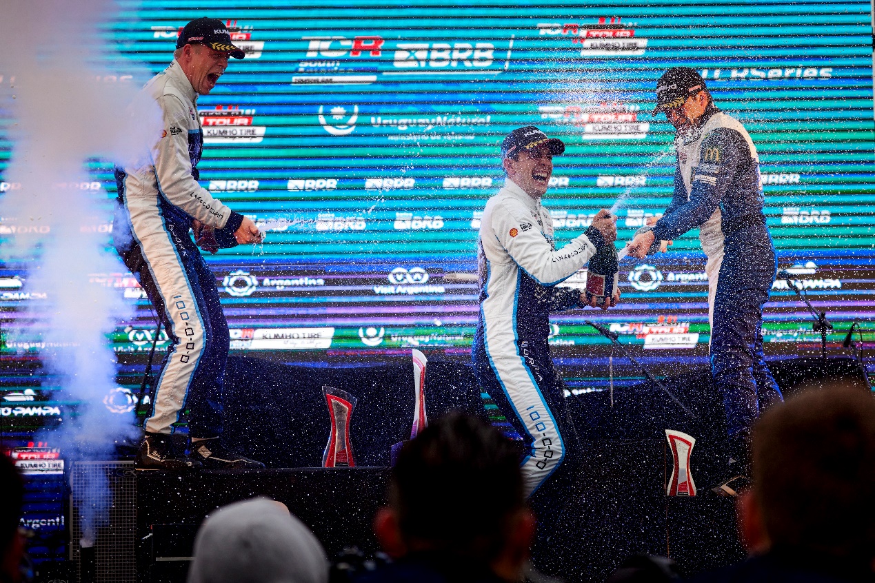 强势夺冠，中国速度闪耀世界2023TCR世界巡回赛乌拉圭站 领克车队包揽两回合正赛冠军