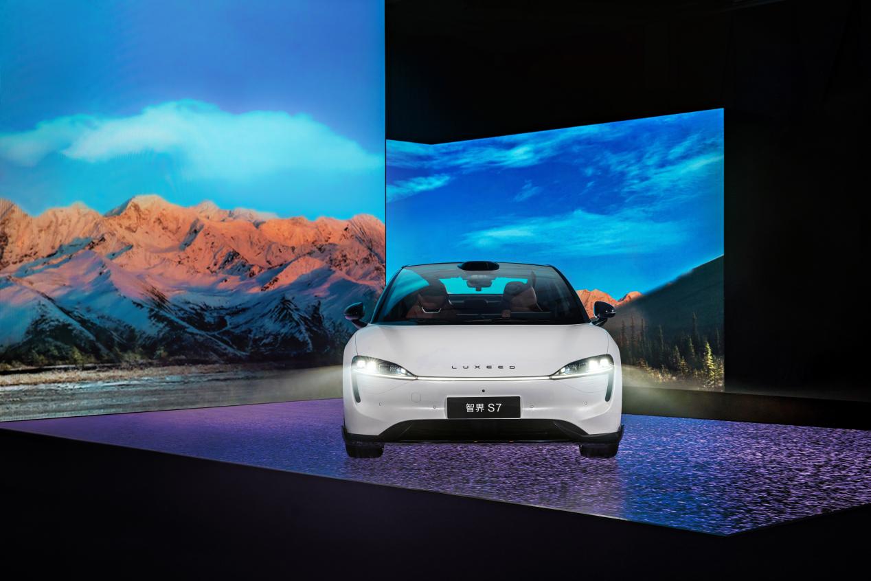 华为首款轿车智界S7正式开启预售，卓越实力或将成为“明日之星”！