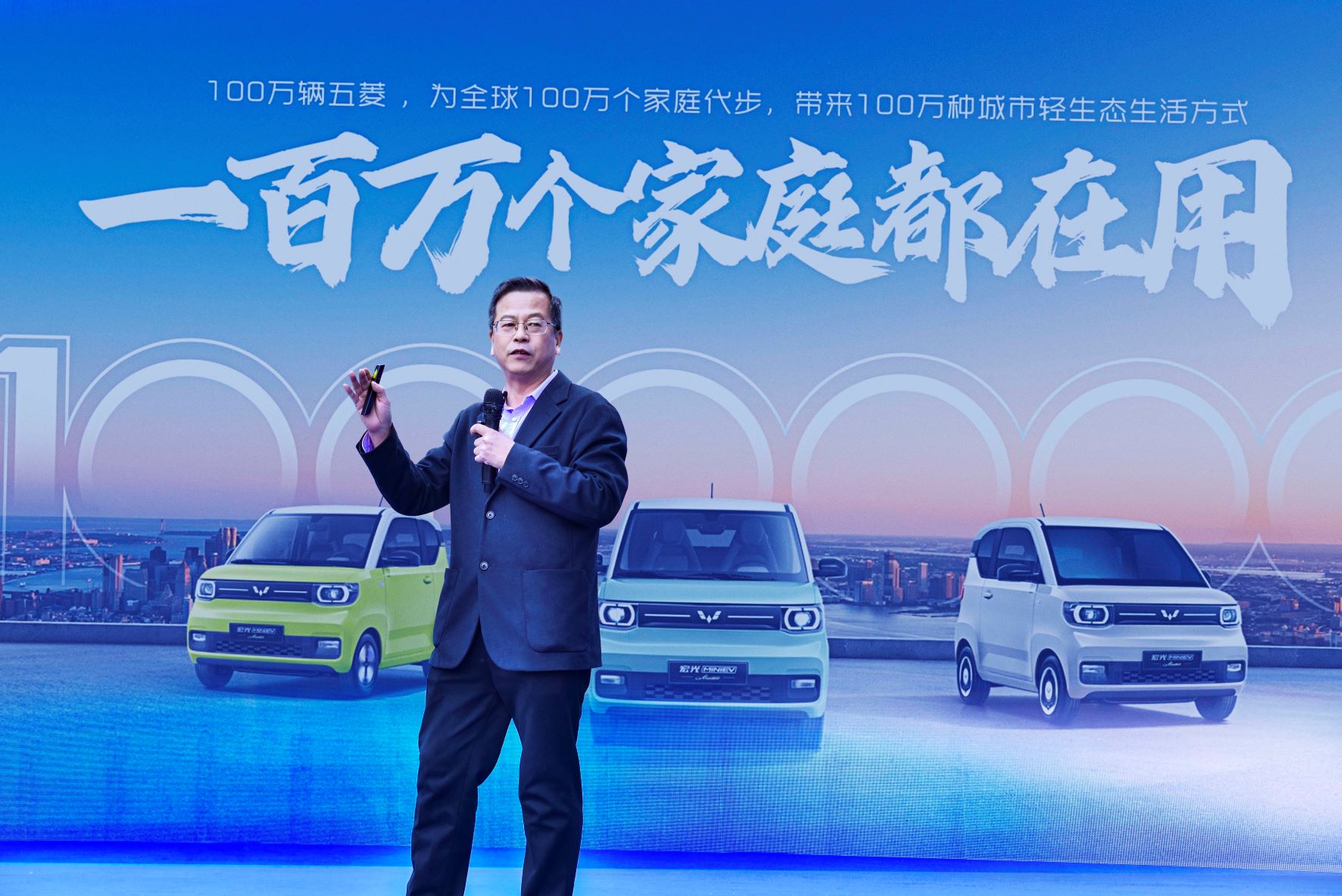 宏光MINIEV夺得2022年全球小型纯电汽车销量冠军，限时惊喜价2.98万起回馈用户图3