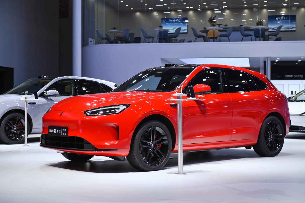 问界新M5引爆北京车展，25万智能SUV的新选择