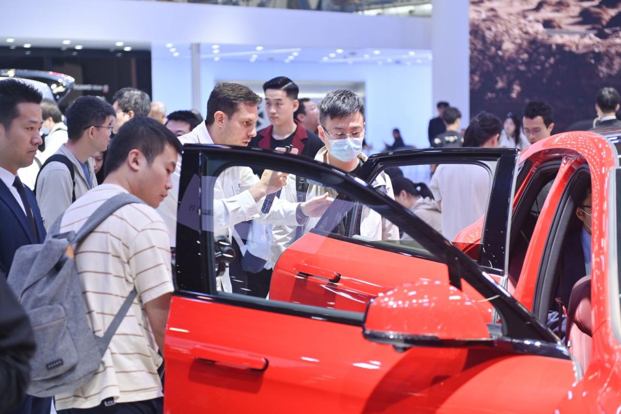 华为深度赋能问界新M5，重磅登陆北京车展，售价24.98万起